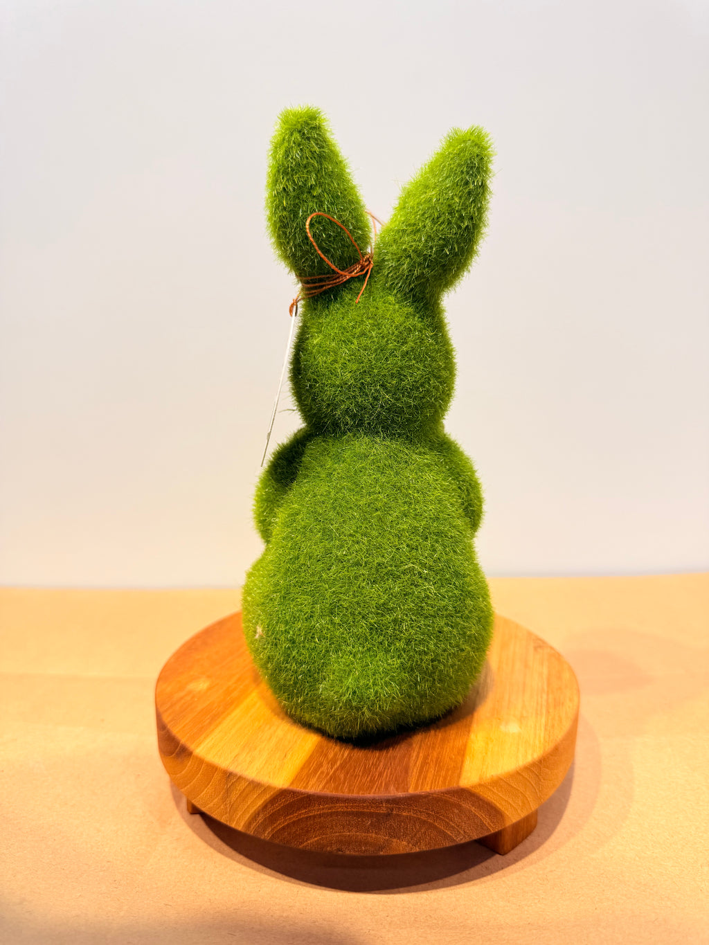 Conejo de la prosperidad + base