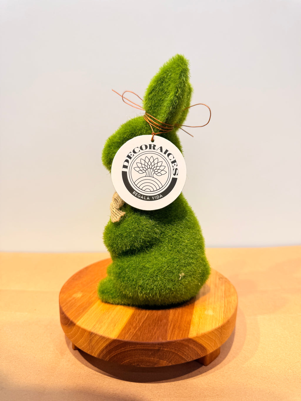 Conejo de la prosperidad + base