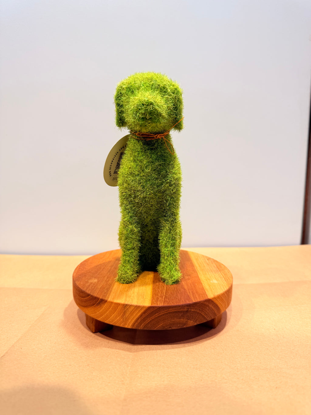 Perro de la protección + base