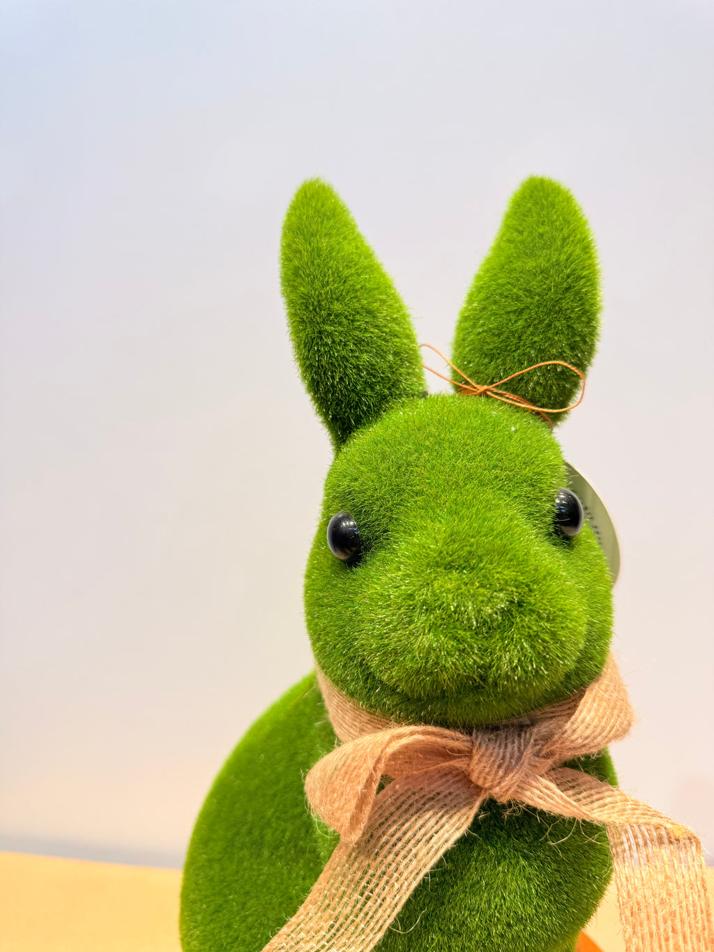 Conejo de la prosperidad grande + base