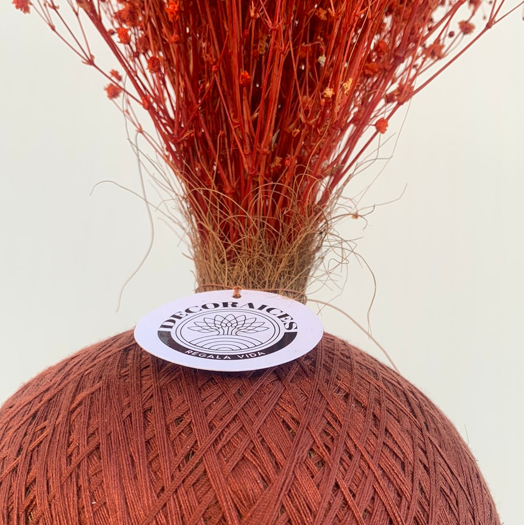 Kokedama flores yipsufilia naranja