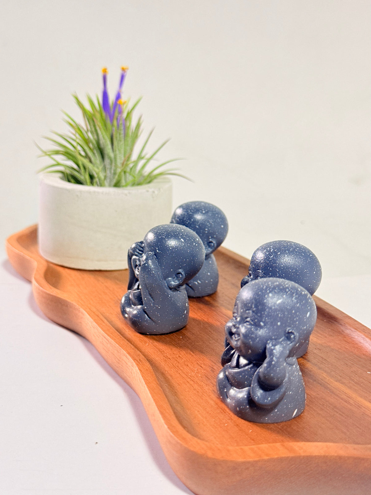 Budas de la sabiduría gris oscuro arreglo