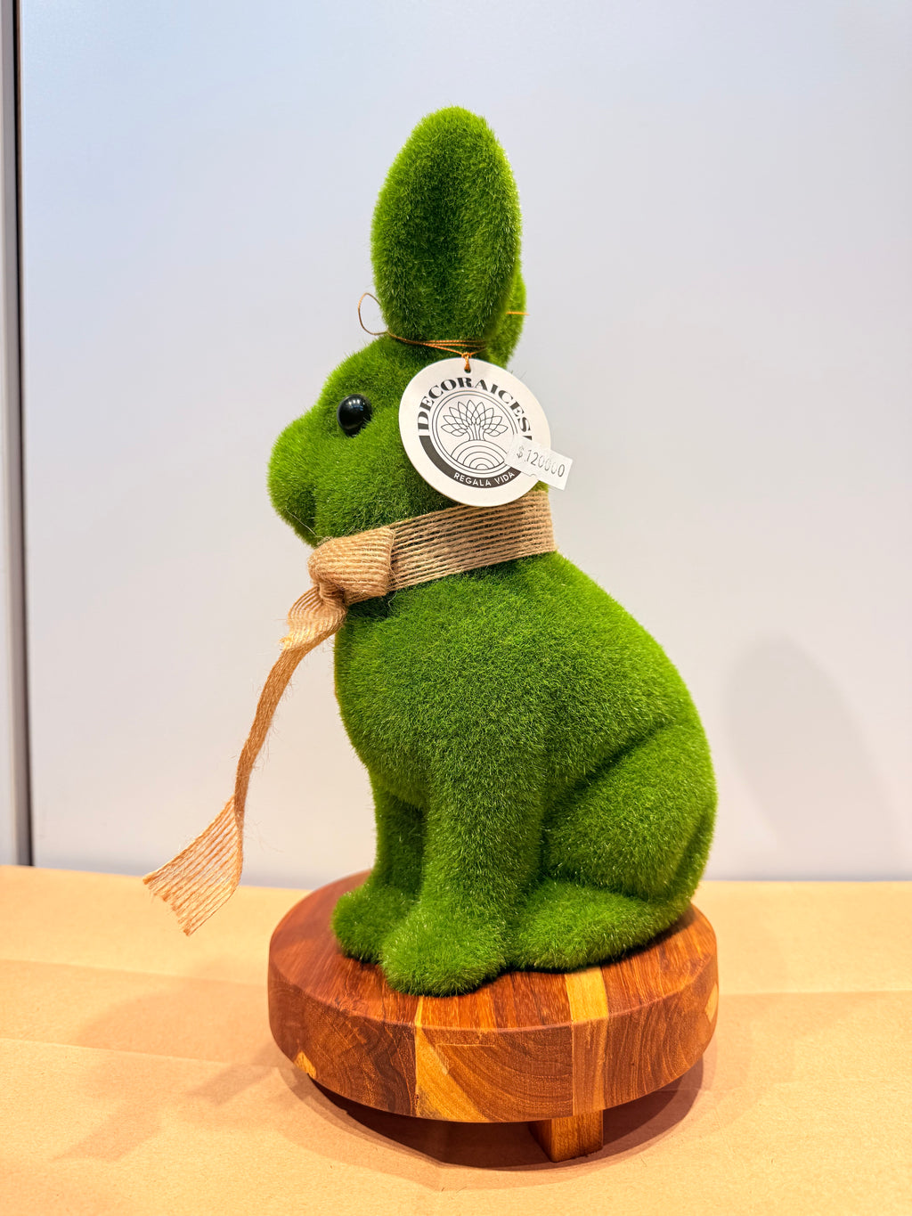 Conejo de la prosperidad grande + base