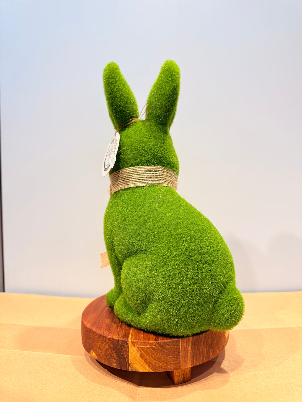 Conejo de la prosperidad grande + base